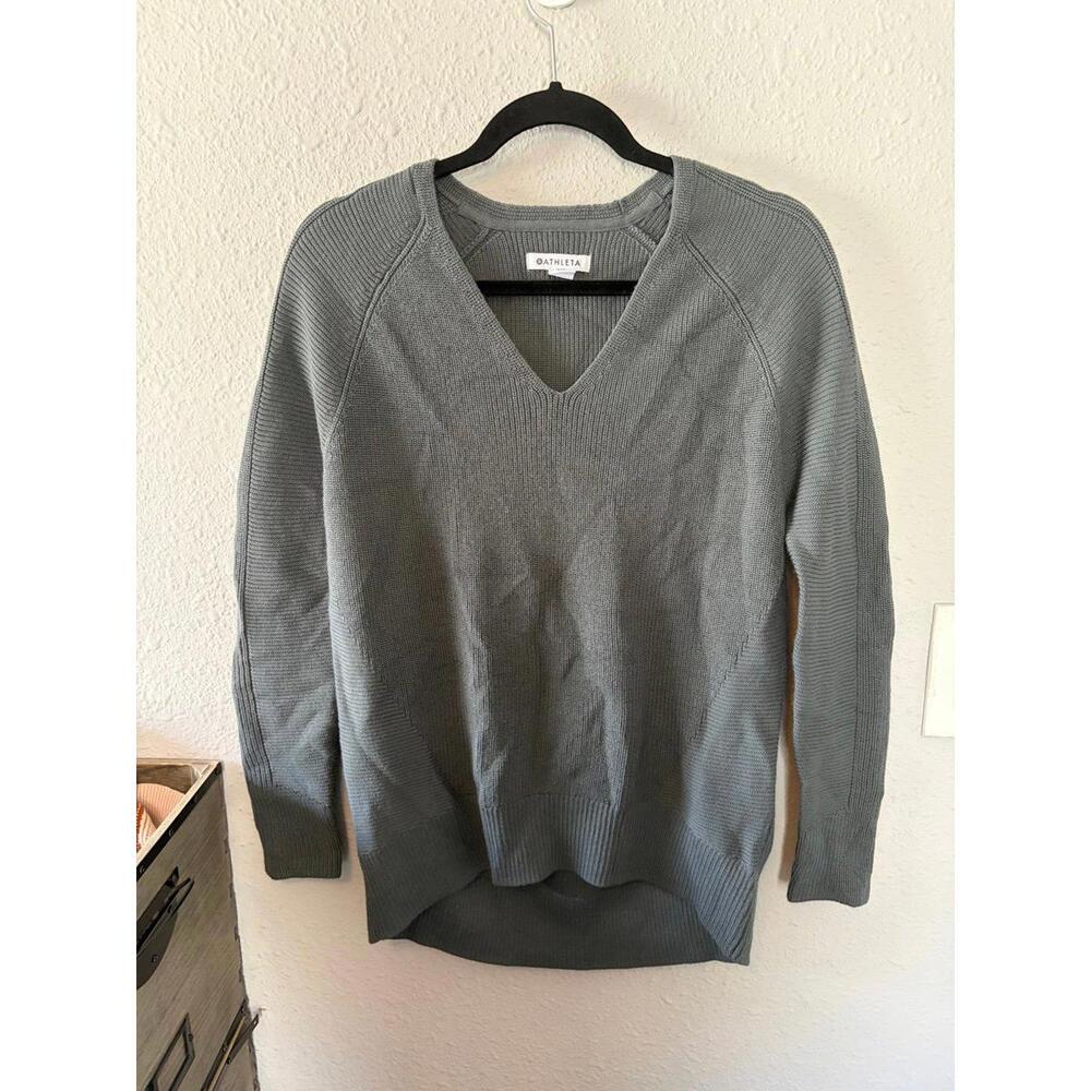 Athleta grey sweater size XXS but fits up to S. Merino wool blend